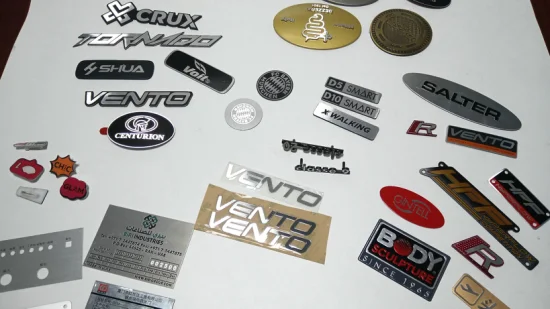 Placa de nombre personalizada con corte láser 3D Serigrafía Insignia Etiqueta de metal con cualquier forma